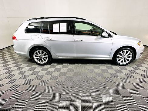 Used 2016 Volkswagen Golf SE FWD image 2