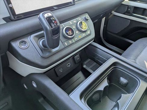 Used 2022 Land Rover Defender 110 X-Dynamic SE AWD/4WD image 12