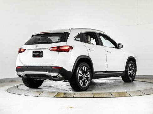 Used 2025 Mercedes-Benz GLA 250 4MATIC image 5