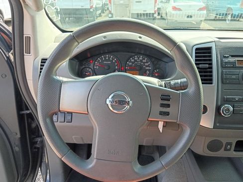 Used 2012 Nissan Frontier SV image 11