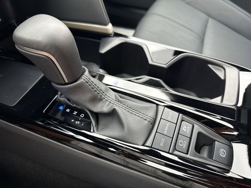 Used 2025 Toyota Camry XSE FWD image 21