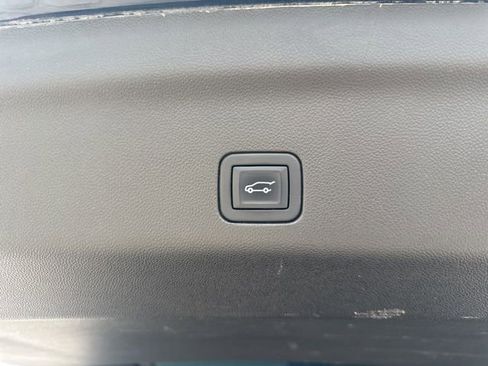 Used 2022 GMC Yukon Denali RWD image 35