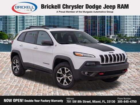 Used 2015 Jeep Cherokee Trailhawk w/ Comfort/Convenience Group AWD/4WD image 2