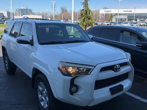 Used 2014 Toyota 4Runner SR5 Premium image 2