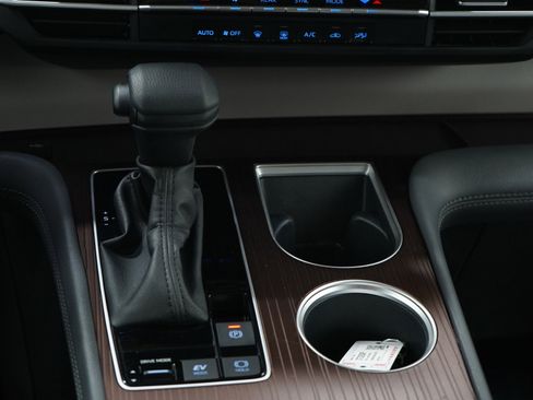 Used 2024 Toyota Sienna LE image 18