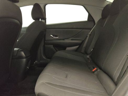 Used 2025 Hyundai Elantra SE image 18