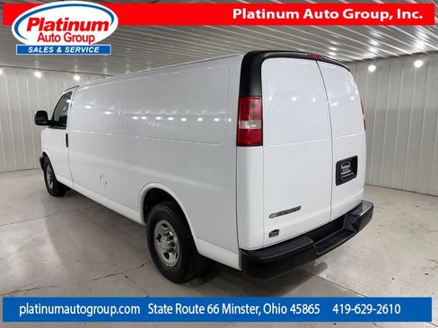 Used 2017 Chevrolet Express 3500 Extended RWD image 3