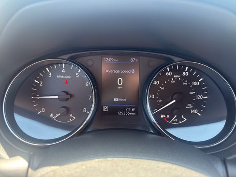 Used 2018 Nissan Rogue SV AWD/4WD image 17