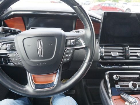 Used 2023 Lincoln Navigator L Reserve AWD/4WD image 12
