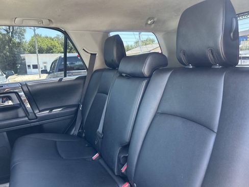 Used 2018 Toyota 4Runner TRD Off-Road Premium AWD/4WD image 19