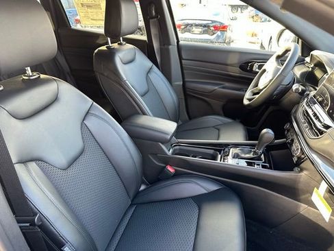 New 2026 Jeep Compass Latitude image 14