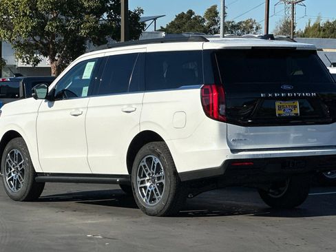 New 2026 Ford Expedition Active image 6