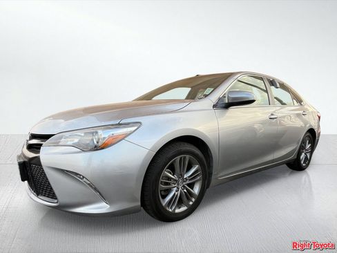 Used 2015 Toyota Camry SE FWD image 2