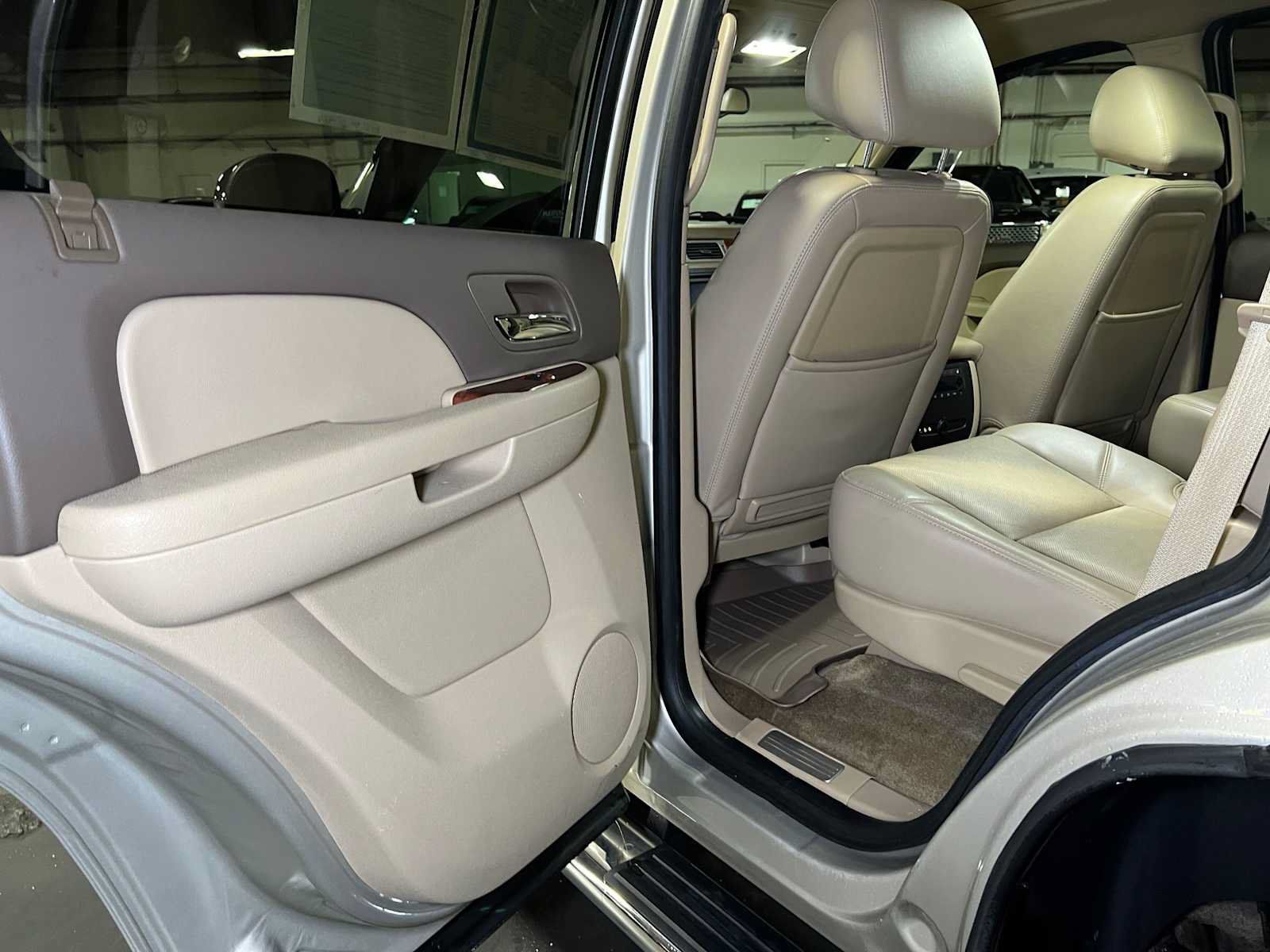 Used 2014 Chevrolet Tahoe LTZ AWD/4WD image 17