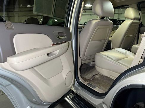 Used 2014 Chevrolet Tahoe LTZ AWD/4WD image 17