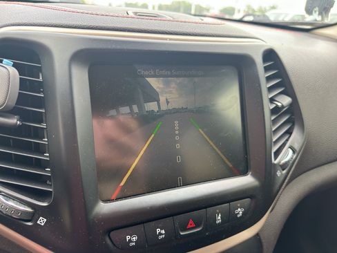 Used 2014 Jeep Cherokee Trailhawk w/ Technology Group AWD/4WD image 19