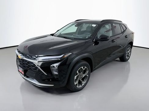 New 2026 Chevrolet Trax LT w/ Driver Confidence Package FWD image 3