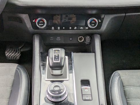 Used 2024 Mitsubishi Outlander SE image 20