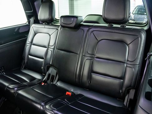 Used 2019 Lincoln Navigator Reserve AWD/4WD image 18