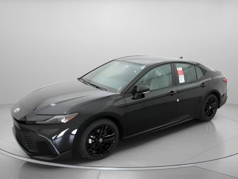 New 2026 Toyota Camry SE image 2