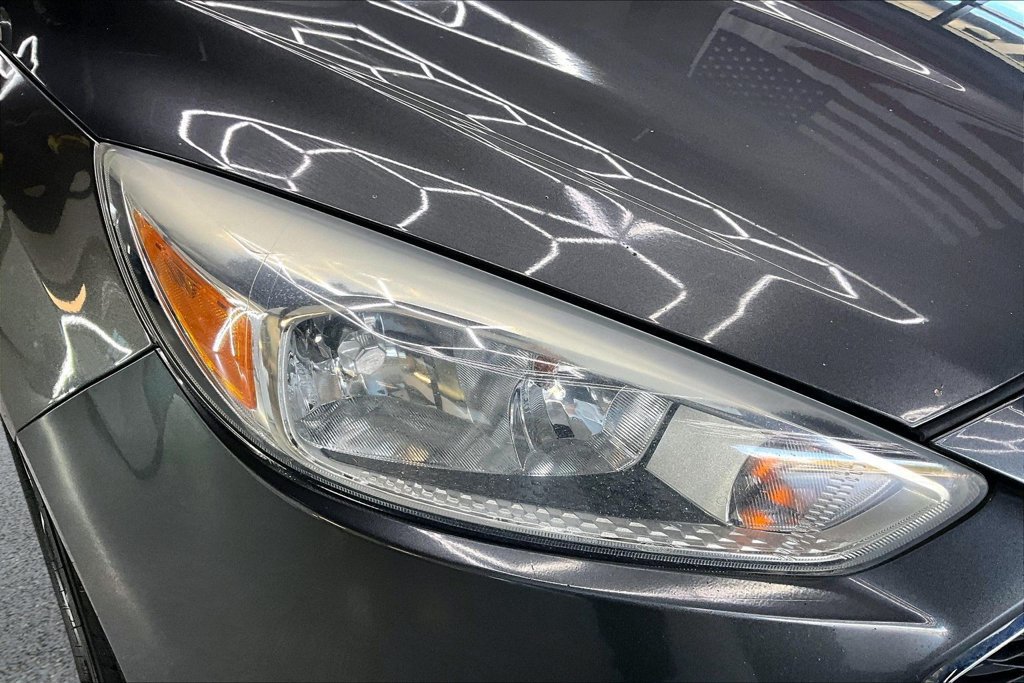 Used 2016 Ford Focus SE w/ SE Sport Package FWD image 31
