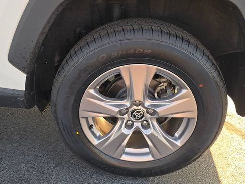 Used 2023 Toyota RAV4 XLE w/ Convenience Package FWD image 14