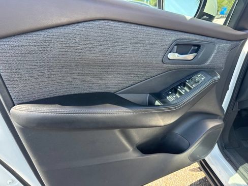 Used 2021 Nissan Rogue SV FWD image 15