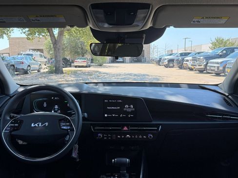 Used 2026 Kia Niro LX FWD image 28