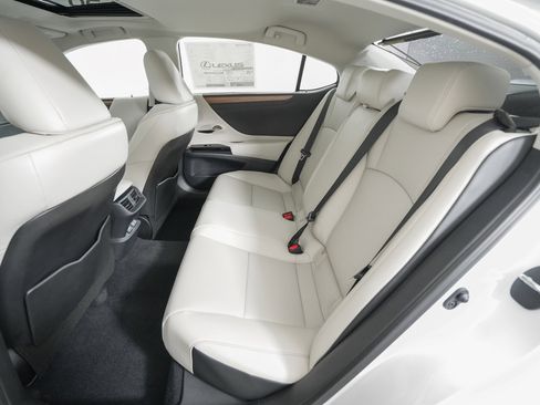 New 2025 Lexus ES 350 w/ Premium Package image 10