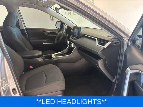 Used 2022 Toyota RAV4 LE AWD/4WD image 7