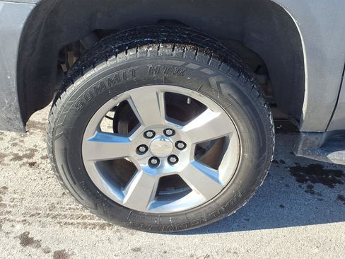 Used 2019 Chevrolet Suburban LT w/ Luxury Package image 25