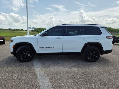 Used 2025 Jeep Grand Cherokee L Altitude AWD/4WD image 4