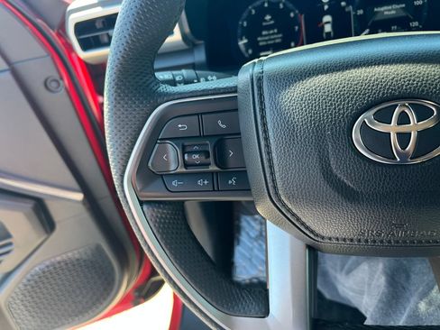 Used 2025 Toyota Tacoma TRD Off-Road w/ TRD Off Road Premium Package AWD/4WD image 33