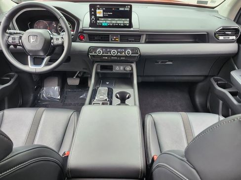 Certified 2025 Honda Pilot EX-L image 10