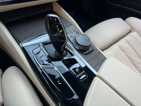 Used 2021 BMW 530i w/ Premium Package image 24