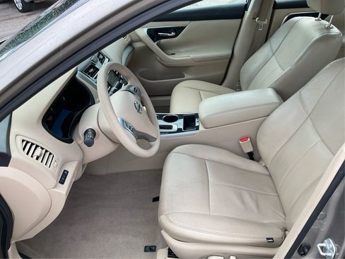 Used 2014 Nissan Altima 2.5 S w/ Sport Value Package FWD image 9