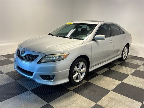 Used 2011 Toyota Camry SE image 3