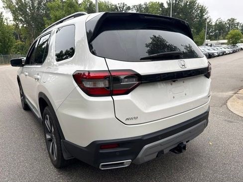 Used 2025 Honda Pilot Touring image 7