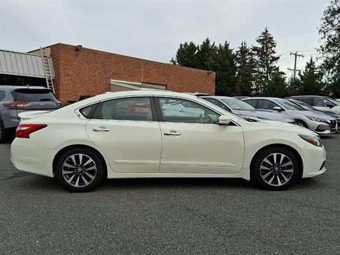 Used 2017 Nissan Altima 2.5 SL w/ 2.5 Technology Package image 7