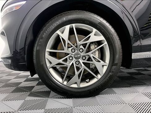 Certified 2025 Genesis GV70 2.5T AWD/4WD image 9