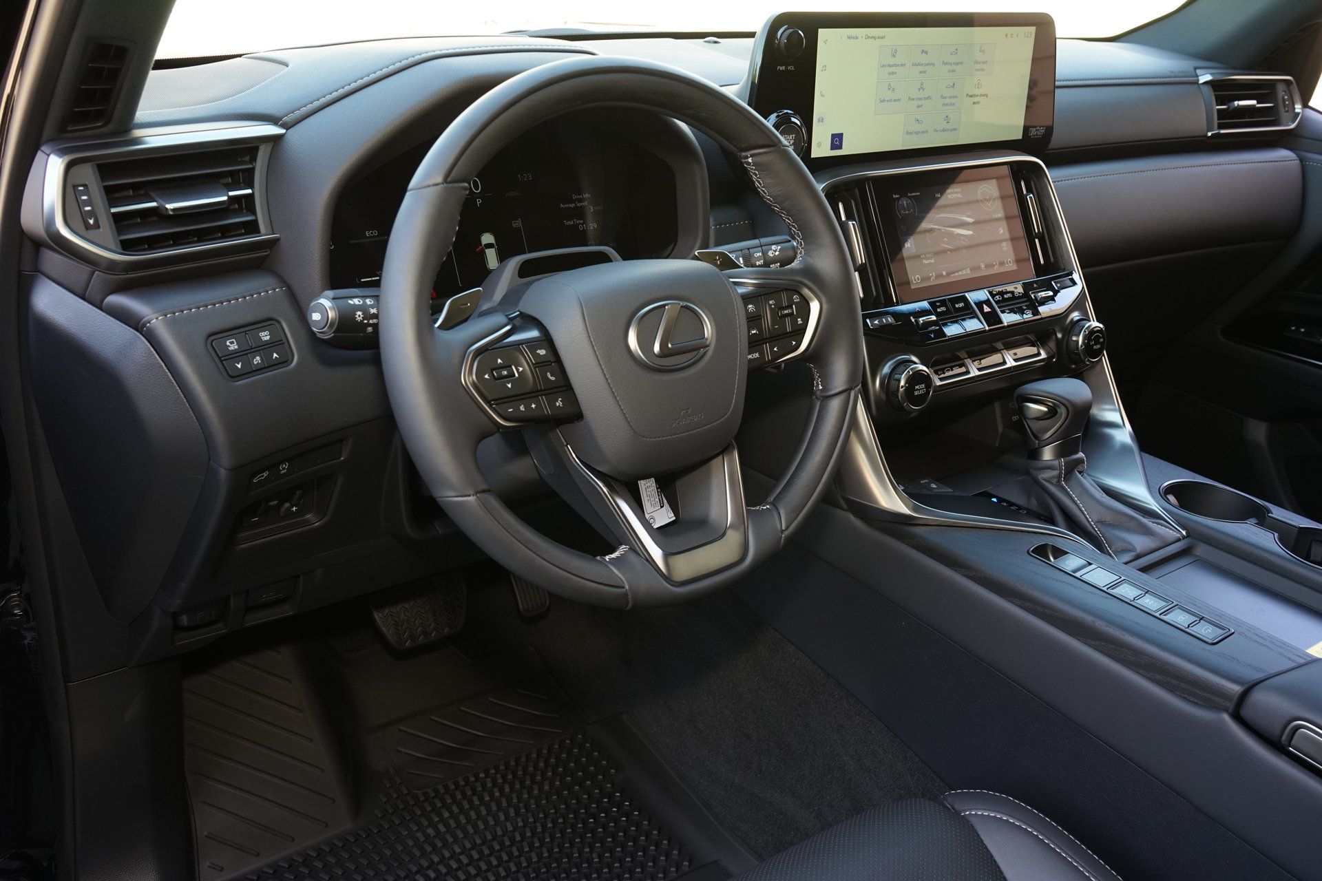 Used 2026 Lexus LX 600 4WD w/ Luxury Package image 8