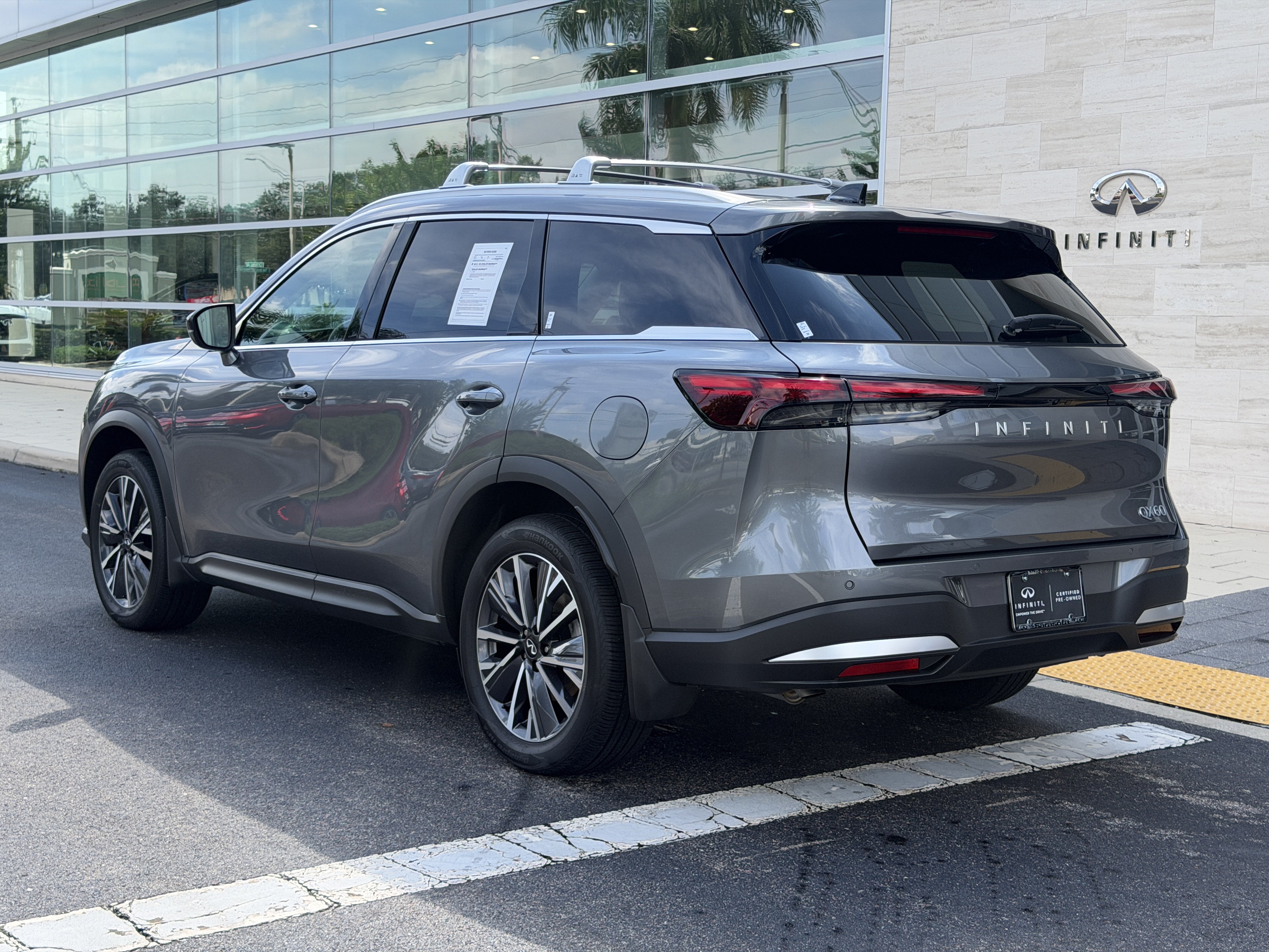 Certified 2027 INFINITI QX60 Luxe w/ Cargo Package FWD image 5