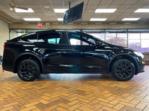 Used 2022 Tesla Model X Plaid image 8