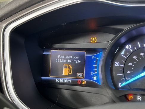 Used 2019 Ford Fusion SE FWD image 17