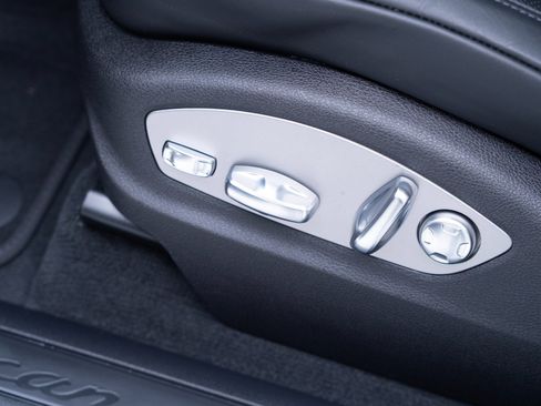 Certified 2026 Porsche Macan image 15