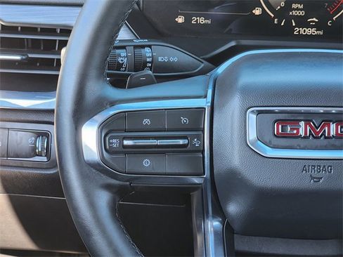 Used 2025 GMC Acadia Elevation image 27