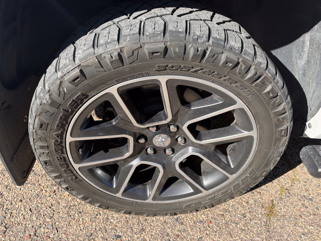 Used 2019 RAM 1500 Laramie AWD/4WD image 16