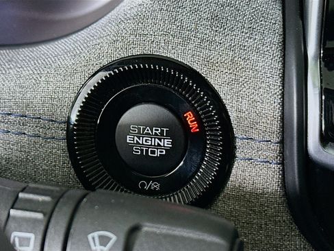 Used 2025 Jeep Compass Latitude AWD/4WD image 19