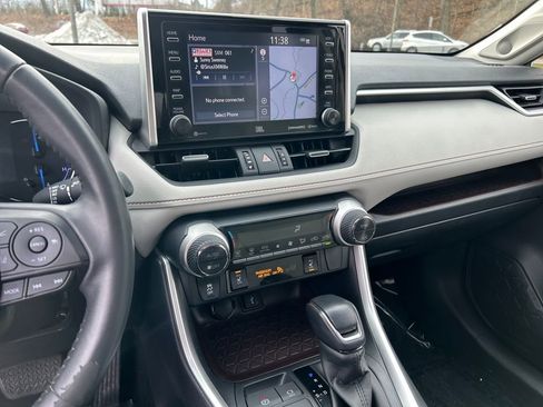 Used 2020 Toyota RAV4 Limited image 11