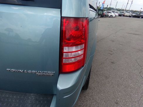 Used 2010 Chrysler Town & Country Touring FWD image 43